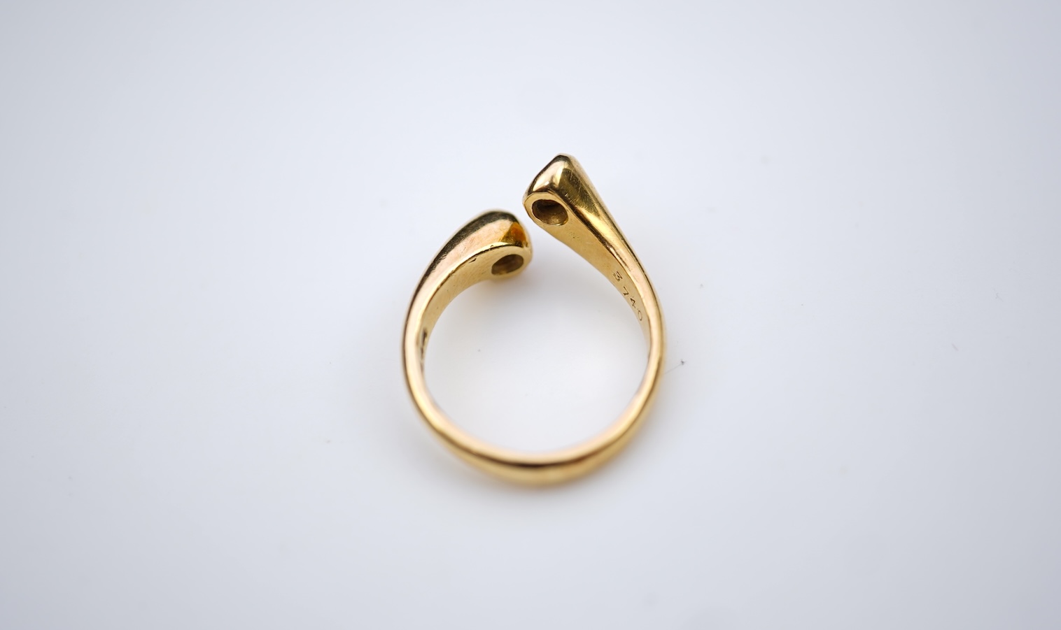 A diamond torque ring